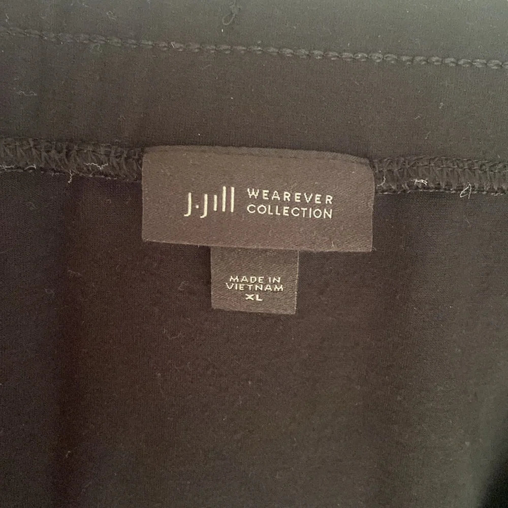J. Jill Classic Wearever Black Knee Length Pull-on Skirt, side vents, Size XL